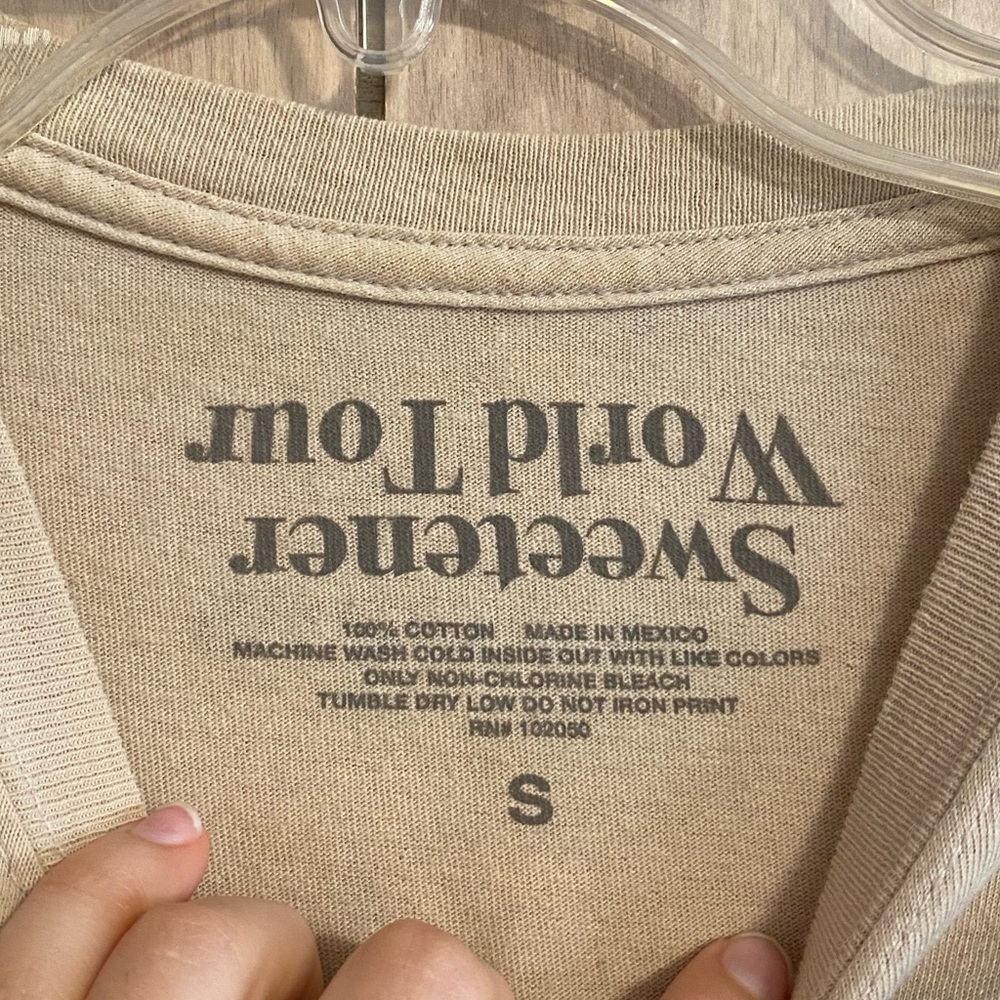 Ariana Grande Sweetener World Tour Tee - Picture 3 of 3